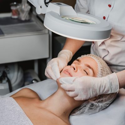 Cómo elegir un centro de estética en Alzira para tratamientos faciales avanzados