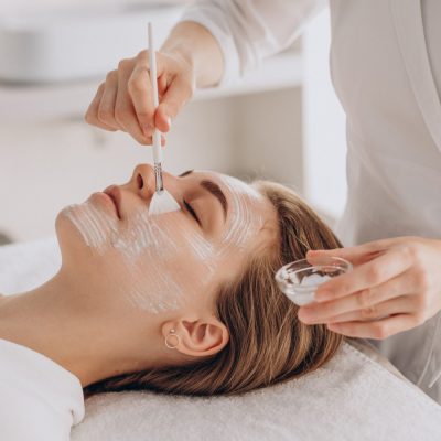 Aparatología facial en Alzira: tecnología avanzada para rejuvenecer y revitalizar tu piel